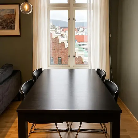 V4 - Modern I Center * Bergen
